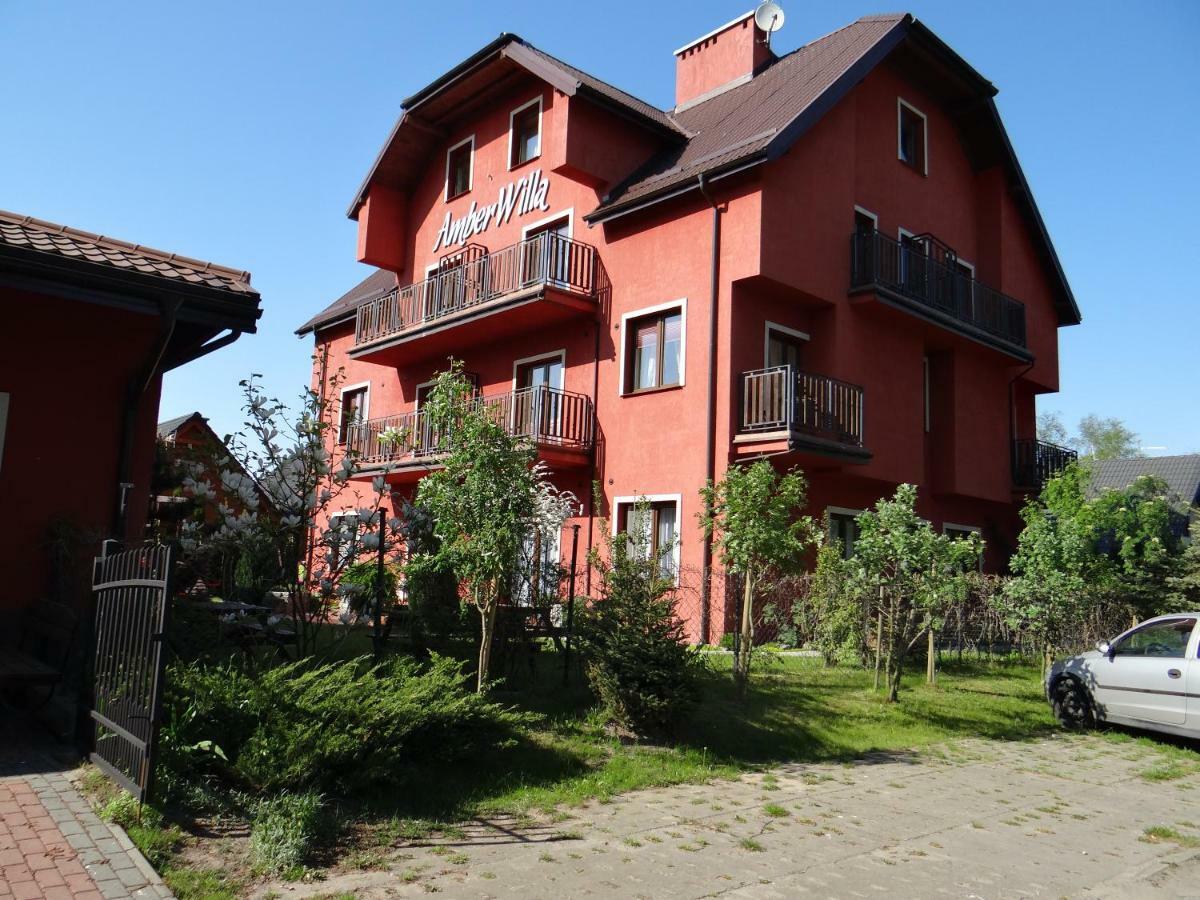 Amber Willa Bobolin Exterior foto